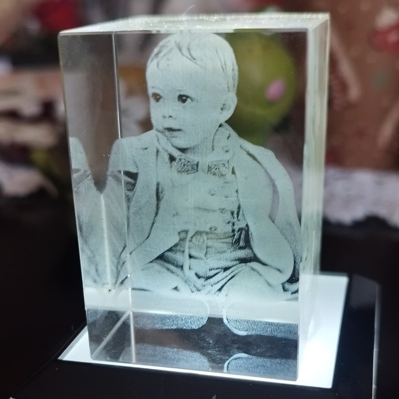 3D-photo-in-crystal-with-led